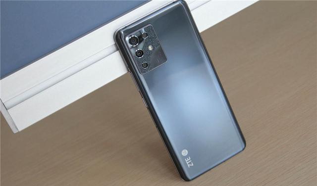 中兴|别小看中兴,6000mAh大电池+7nm处理器,仅1698卖给国人