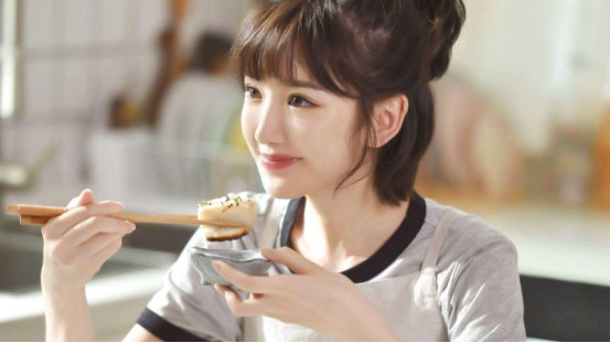 毛晓彤|毛晓彤的新电影宣扬的爱情观，说实话还挺简单的但有点喜欢