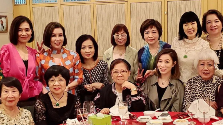 吴君如|三位港圈星妈聚会！古天乐妈妈戴翡翠好富贵，吴君如妈妈打扮优雅