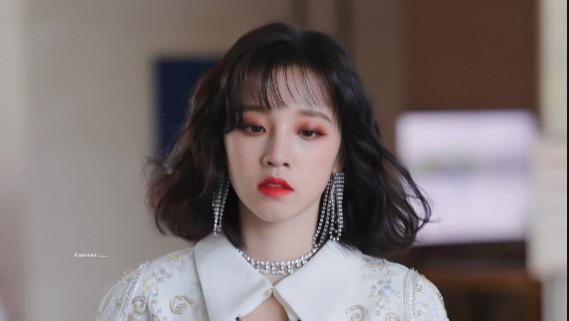 宋雨琦|王嘉尔和宋雨琦在一起？首次回国就参加《跑男》的她，凭什么出圈