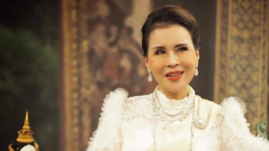 乌汶叻|泰王长姐罕见公开亮相，婚姻不幸儿子早逝，71岁的她宛如少女