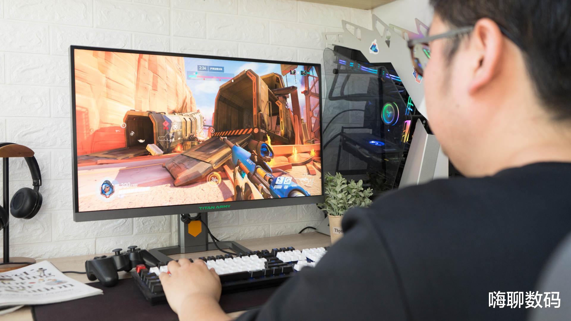 移动电源|MiniLED+165Hz刷新率，玩游戏更给力，泰坦军团电竞显示器真香