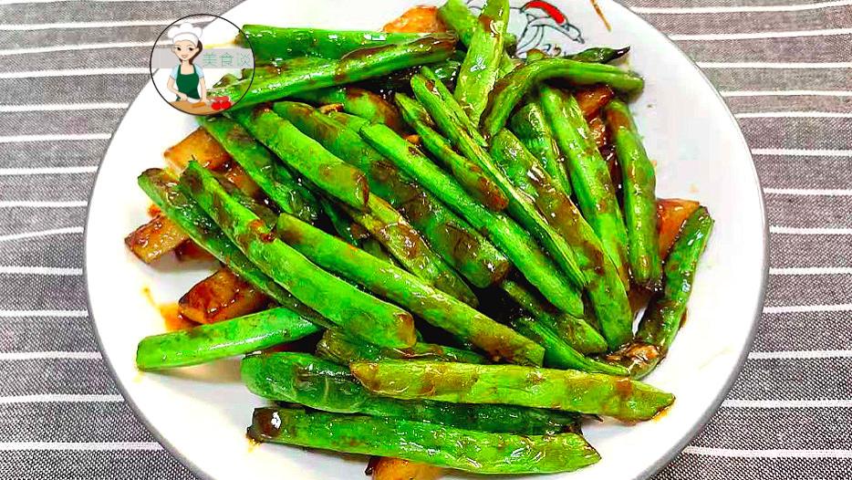 牛肉|春天，这两素菜一起炒，不放肉也很香，孩子点名要吃，顿顿吃光盘