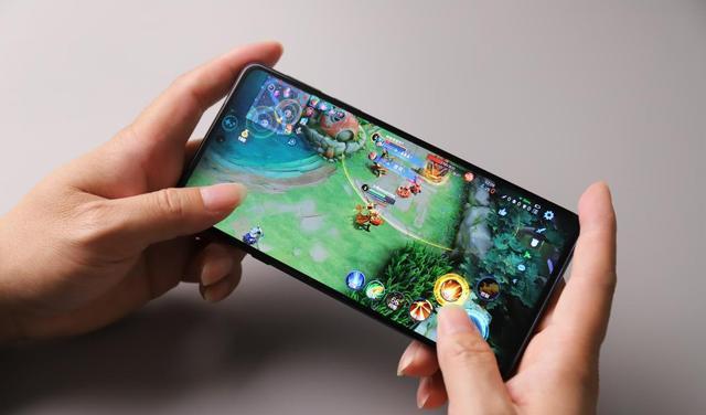 摩托罗拉|骁龙8“白菜价”,12+256GB低至2699元,摩托罗拉内卷到底