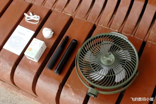 露营|爱登小Y风扇:送风、照明、充电宝,还能驱蚊,风扇界的瑞士军刀