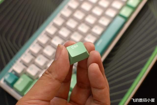 |杜伽K330W机械键盘：小体积，高颜值，轻松释放有限的桌面空间