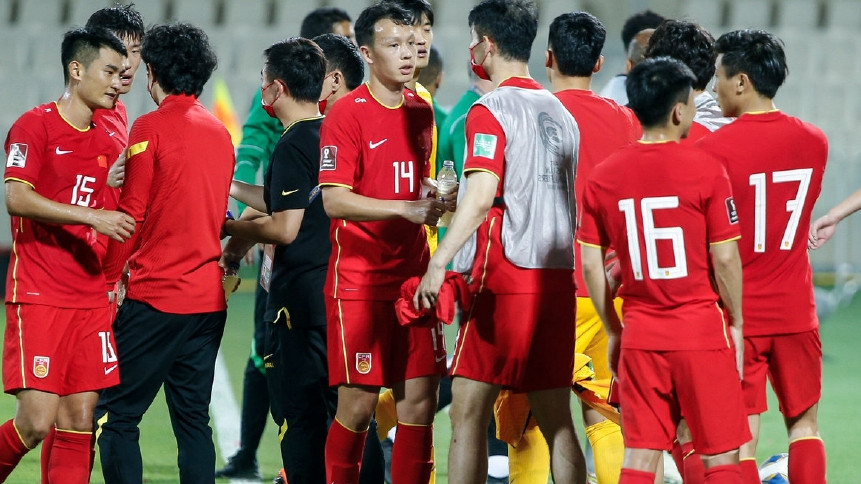 国足|国足或遭严惩！4吨行李装满整架飞机，带按摩技师堪比旅游团