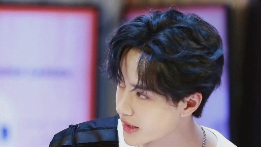 王一博|王一博多项代言到期，却引发争议，粉丝直言好聚好散！