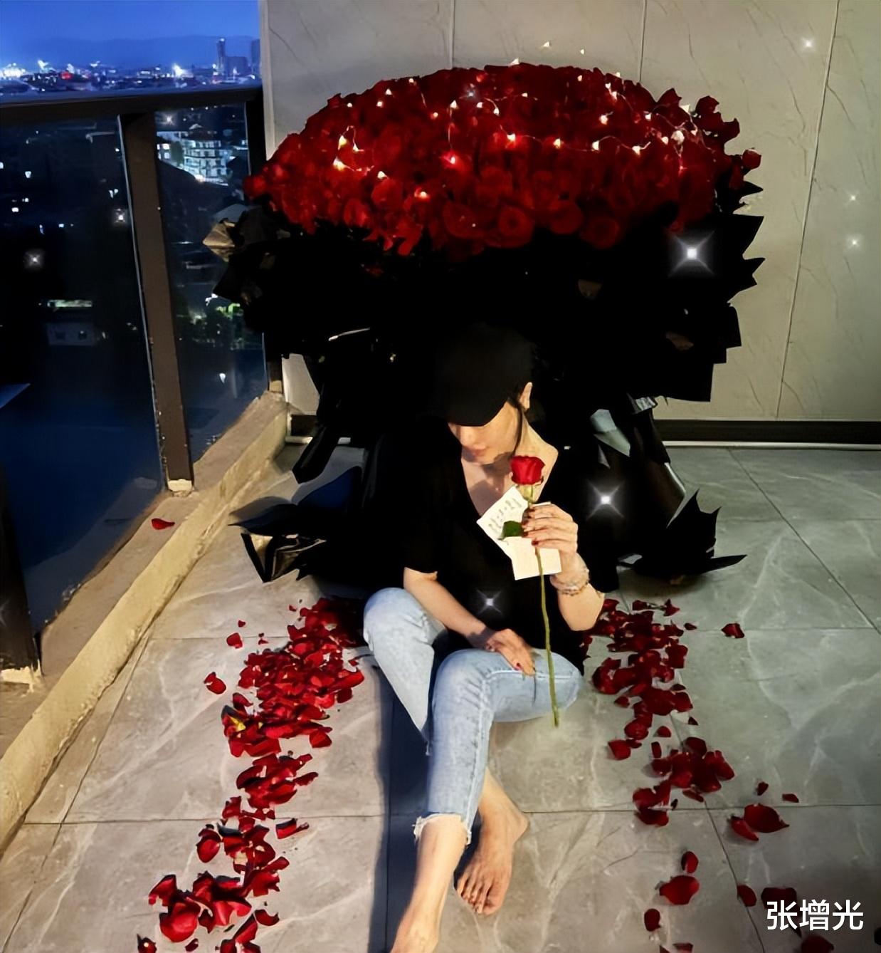 刘翔前妻晒与大束玫瑰花合影，网友：裤裆藏雷那个吗？