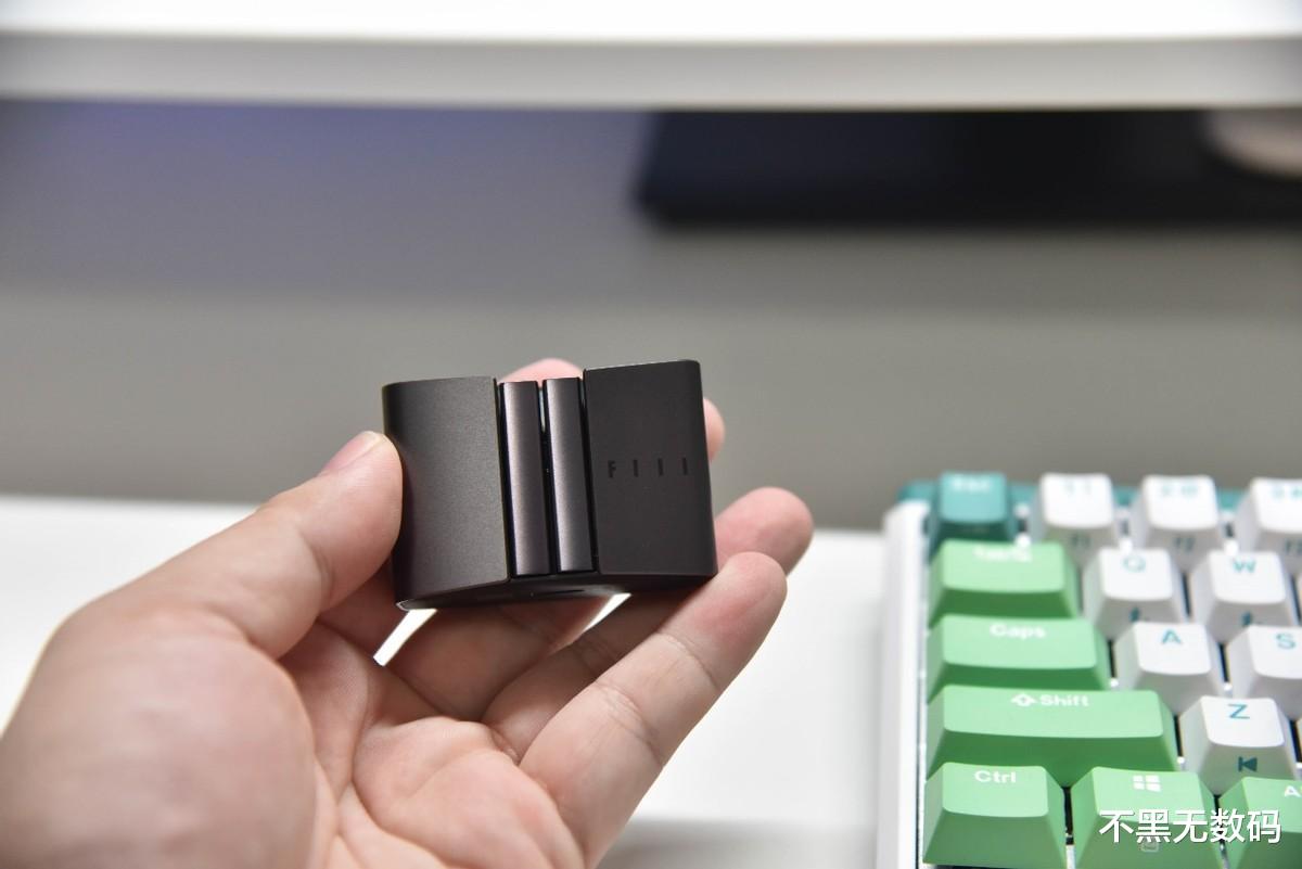 抖音|卷成这样了？300块带SONY小金标，汪峰的耳机还带降噪“自动挡”