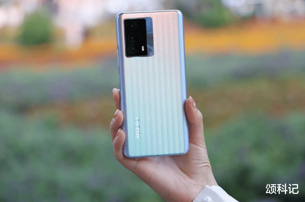 iqoo|再战三年无压力，5000mAh+12GB+256GB，真香千元机续航是亮点