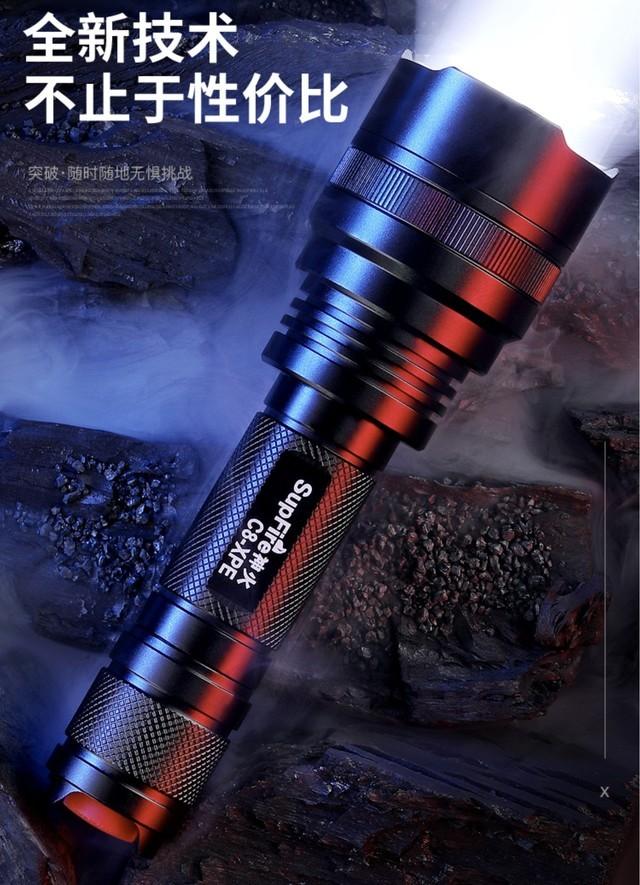 |200米照射距离 LED强光手电59元