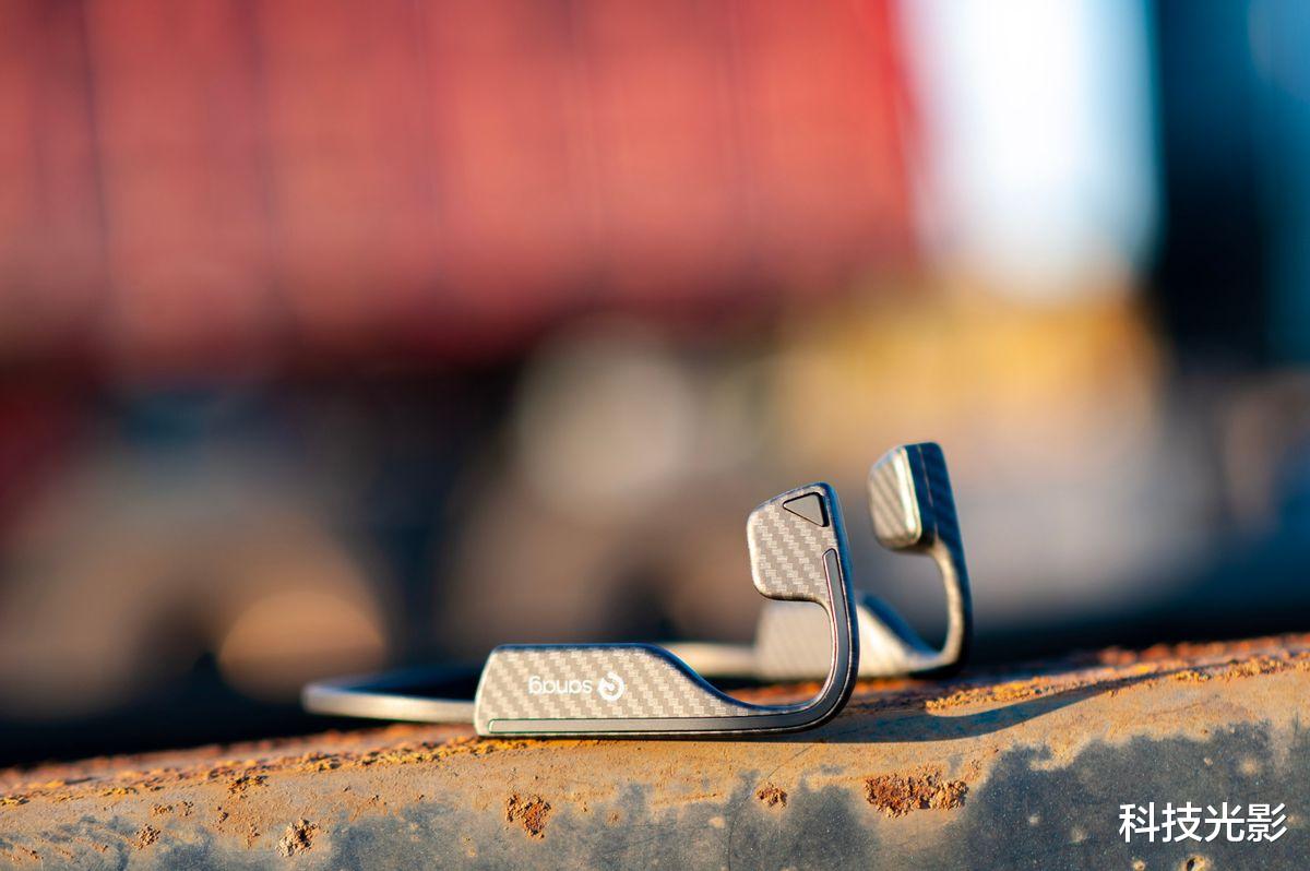 耳機|Sanag塞那氣傳導耳機體驗評測：用碳纖材質和鋁合金包裝打造