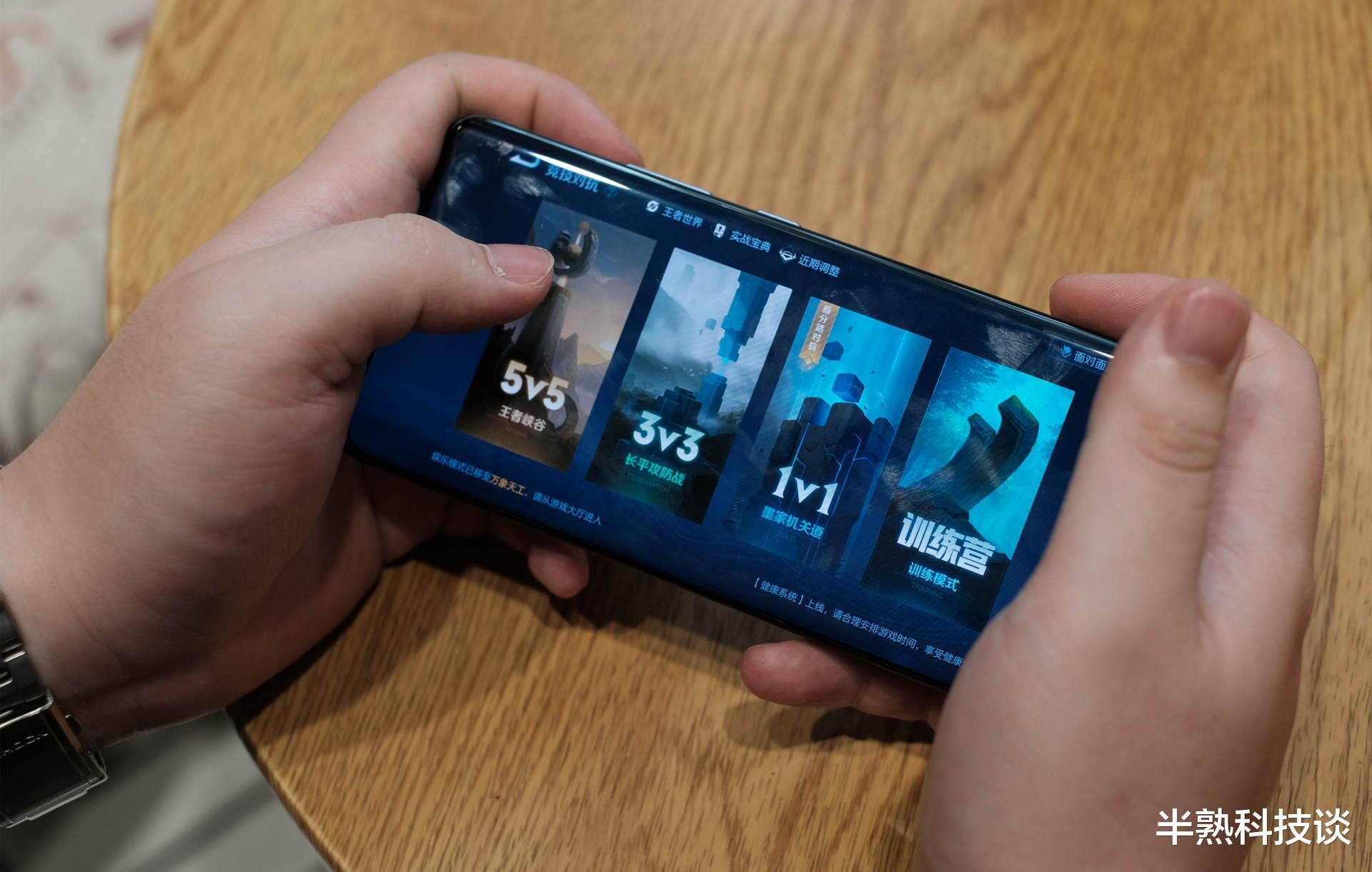 乐视|2000元买旗舰?moto S30 Pro评测:它做了小米如今不敢做的事