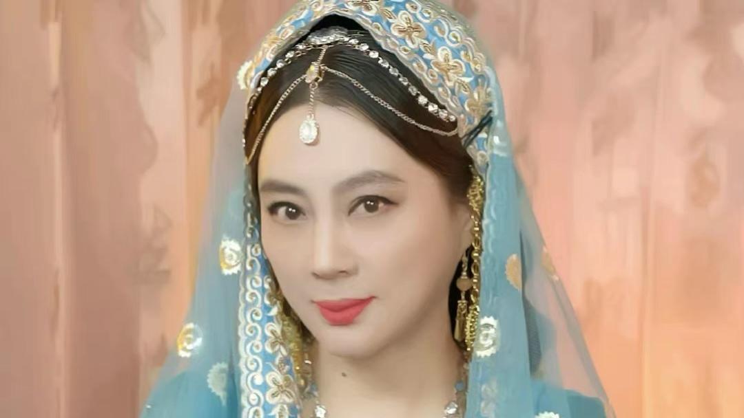 李玲玉|59岁“玉兔精”李玲玉直播引争议，粉丝劝其维护好形象，本尊发声回应