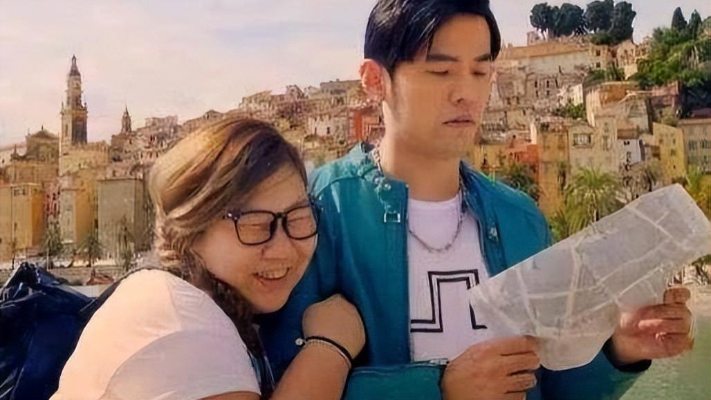 周杰伦|追着周杰伦打，拒绝周杰伦买饮料还态度强硬，助理王大妮太狂野