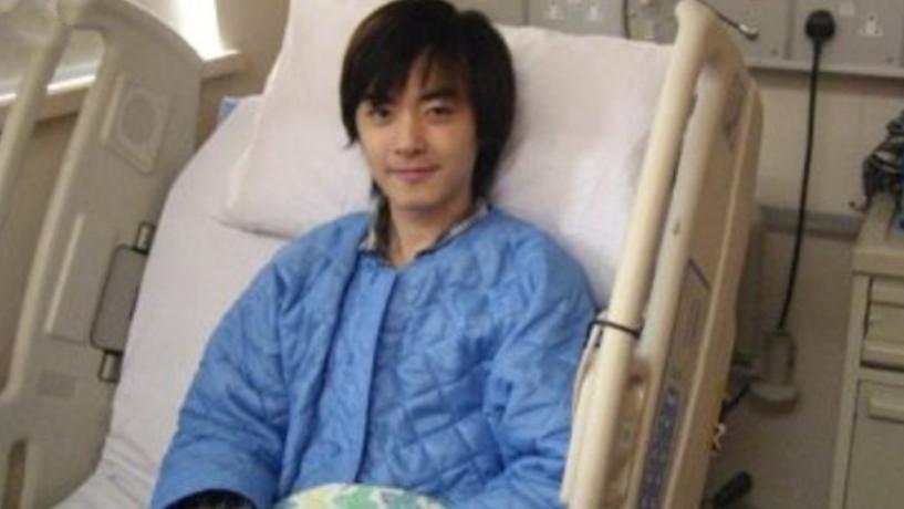 洪卓立|知名歌手洪卓立承认恋上富家女！2度病危影响事业，女友却不介意