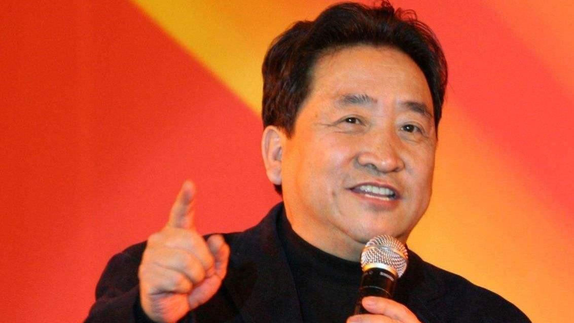 姜昆|1998年，姜昆瞒着妻子领回家的6岁孤儿，如今怎样了？