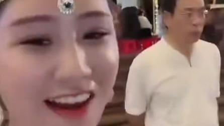 姐姐|武穴张良“二姨太”直播，感谢大家让她火了一把，称良嫂为叶姐姐