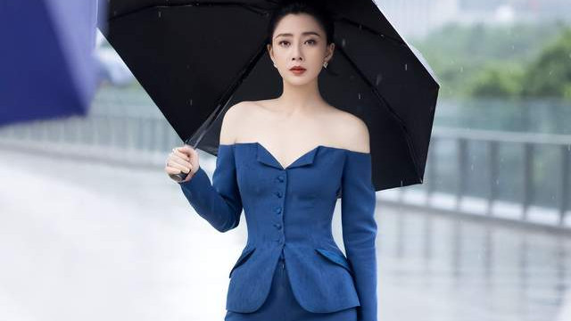 殷桃|“坎坷情史”殷桃：插足李小冉深陷包养丑闻，金鹰节败给迪丽热巴