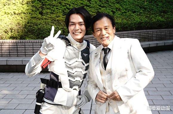 acgn漫评|赤石的设定一直都在反复横跳，一会是小丑，一会是为了大义而献身