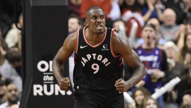 伊巴卡|街头要饭到NBA总冠军！8岁丧母赡养17个兄弟姐妹，伊巴卡有多励志？