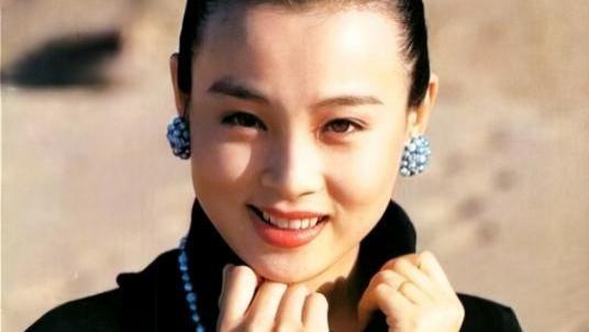 赵明明|演员赵明明：刚出产房被离婚，单亲妈妈23年，风光背后有眼泪