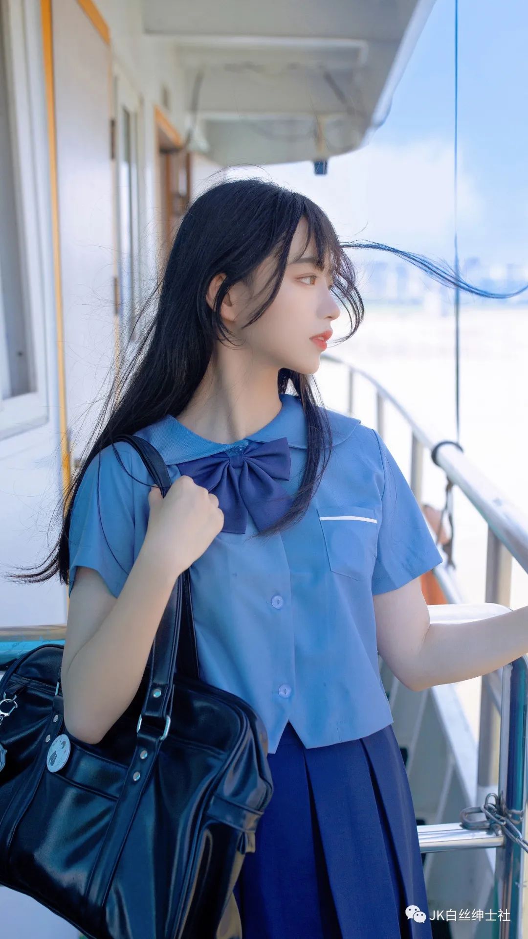 漫画家|JK少女:码头阳光,还有回眸的她