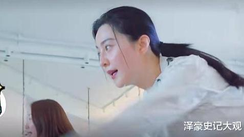 长裙 40岁范冰冰公开近况，扎马尾皮肤状态无敌好