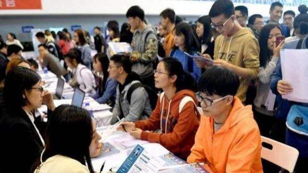 hr|“你很优秀，但我们不要三无家庭的学生”，大企业HR的话，很现实