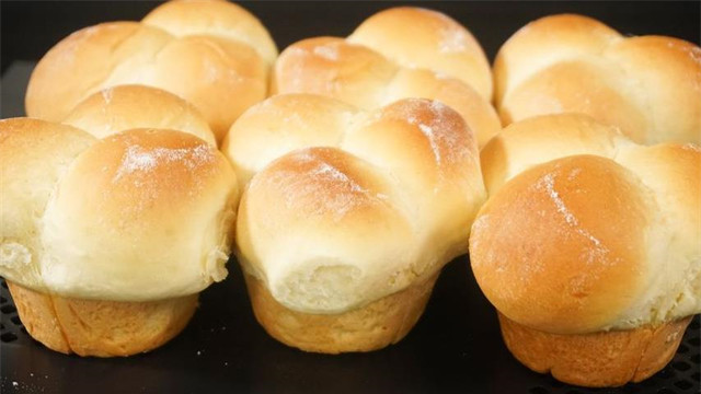 豆腐|1碗面粉1袋牛奶，不用一滴水，教你做早餐面包，香甜松软真好吃
