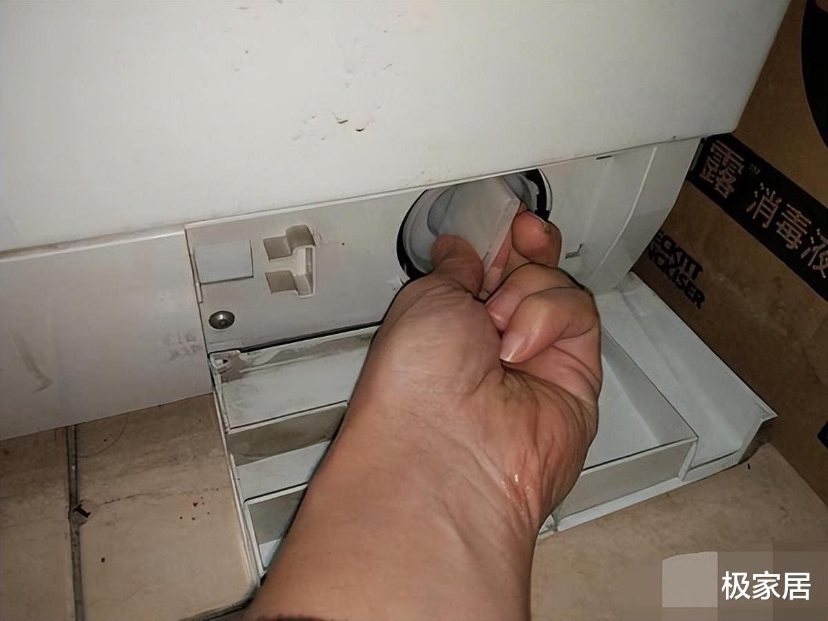 三星|洗衣机有个“隐藏开关”，打开后，脏水自己流出来，很多人不知道