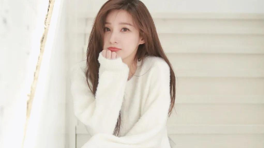 马凡舒|马凡舒，18岁参加模特大赛意外走光，29岁至今单身的她成“央视一姐”