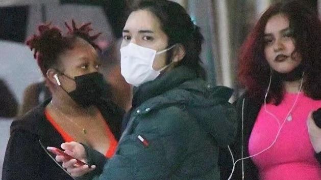 羽绒服 日本平民驸马爷久违亮相！将长发扎成马尾好个性，眉清目秀变帅了