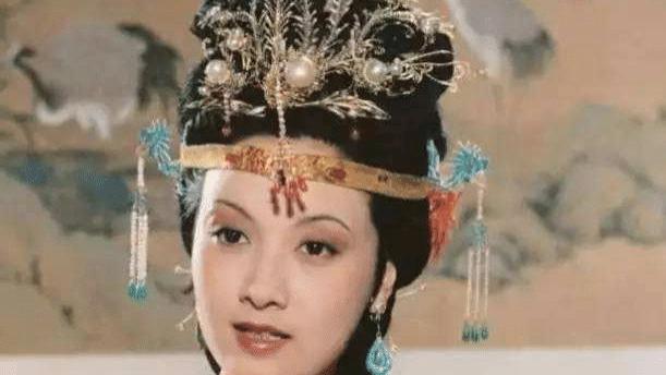 连衣裙 求求古装剧造型师们别再偷懒了，古风真不是披头散发扎个鬏啊