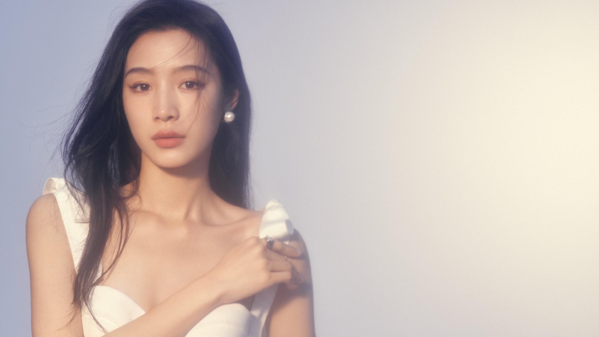 皓镧传|张楠没气色的装扮都能这么美，现代装反而耽误她了吧？