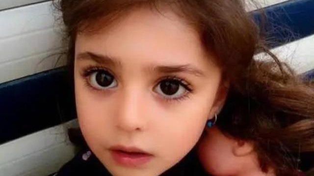 迪拜|迪拜王室更新全家福，子孙们都是俊男靓女，60岁赫德王妃被雪藏