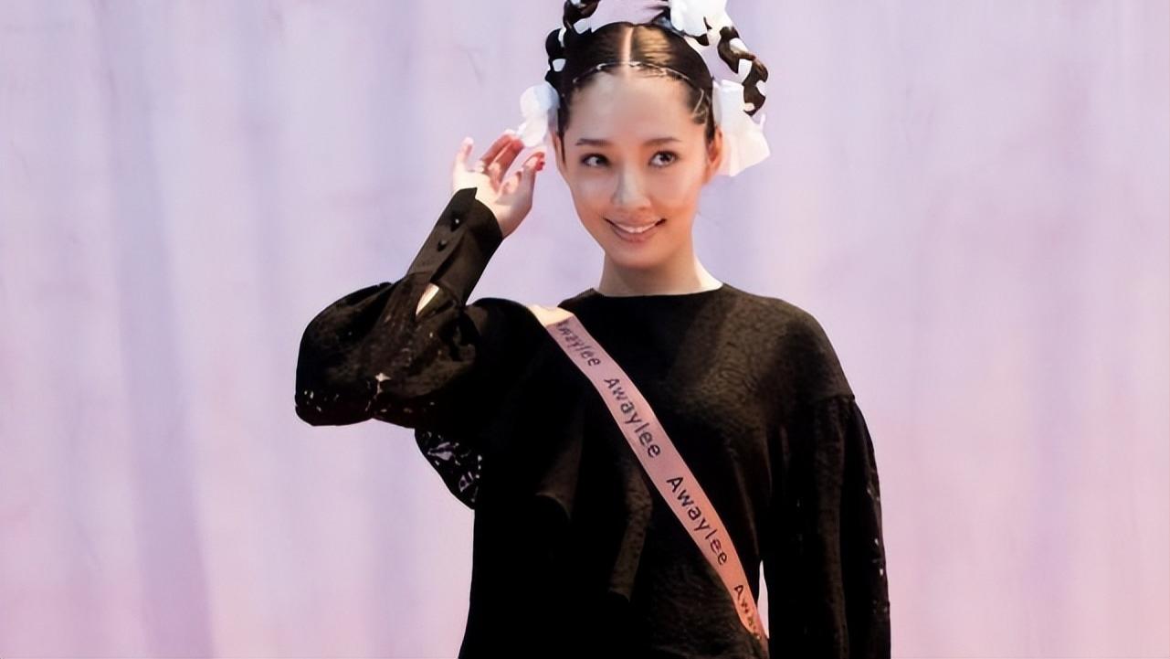 饭团 郭碧婷这发型一般人可别尝试，感觉五官都往上提了，看着不咋美