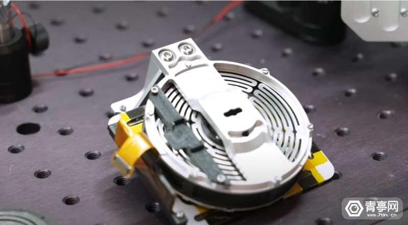 ipados|Tested采访扎克伯格：揭秘四款VR原型机更多细节