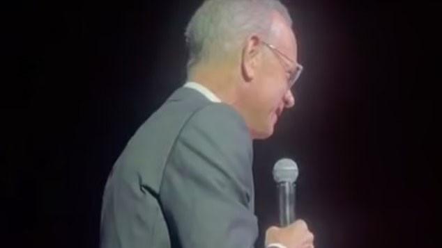 汤姆·汉克斯|65岁汤姆·汉克斯疑健康出状况，右手不受控制地颤抖，曾感染新冠