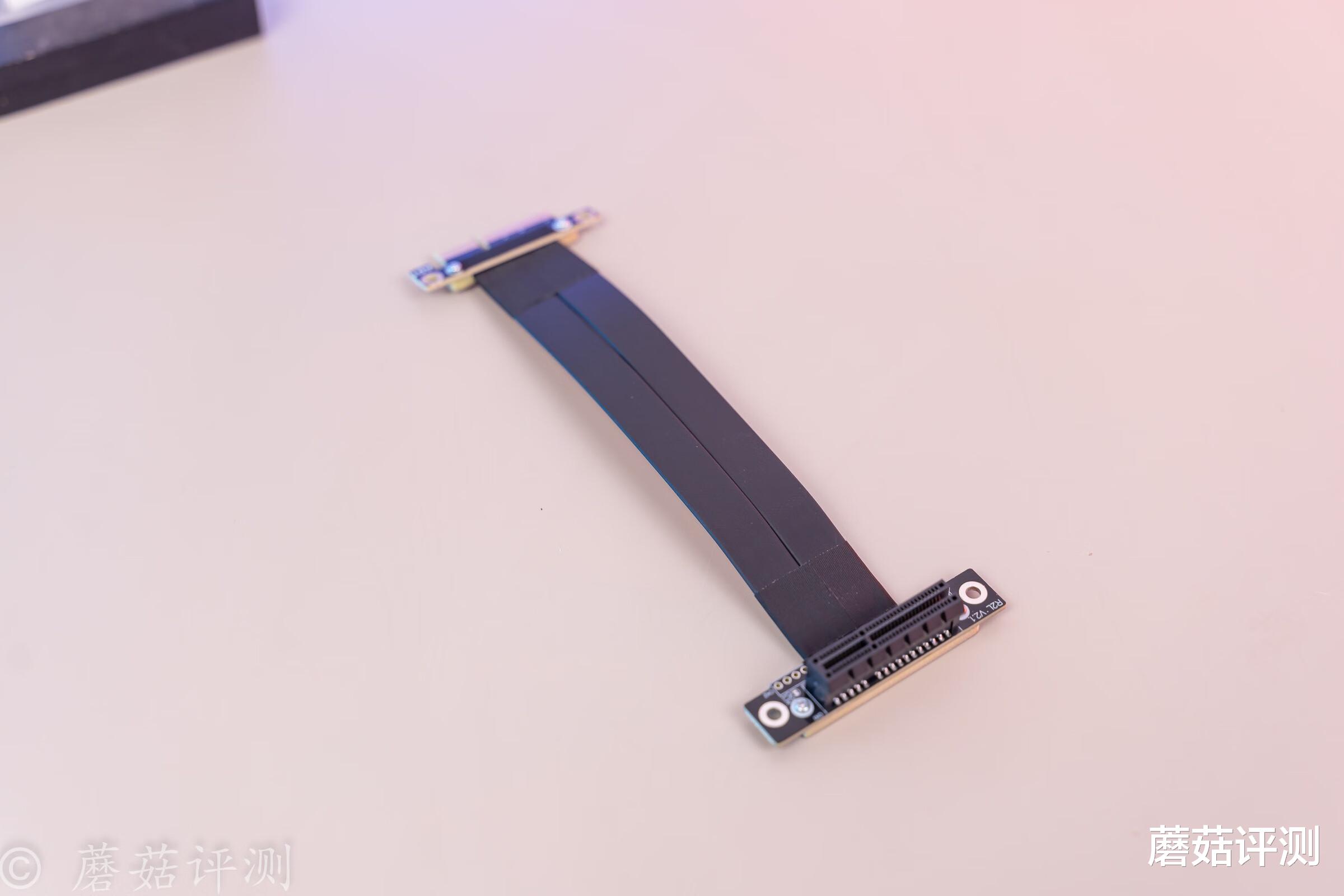 卫星电视|一根小小的PCIe延长线，巧妙解决一些硬件安装兼容性问题