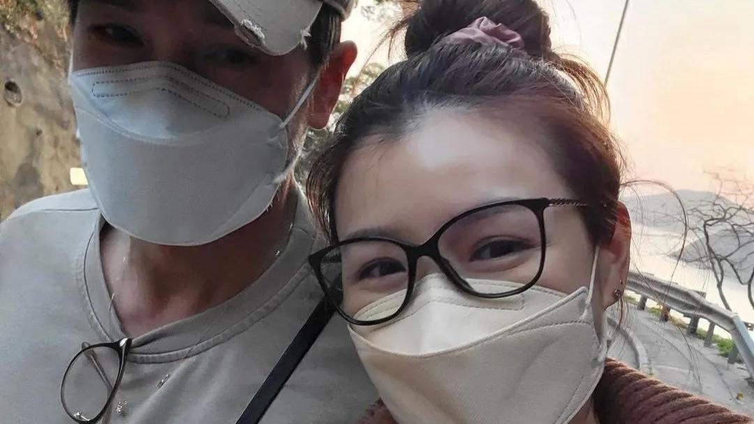 陈茵媺|陈豪夫妇约会过二人世界超甜，陈茵媺打扮减龄显嫩少女感十足