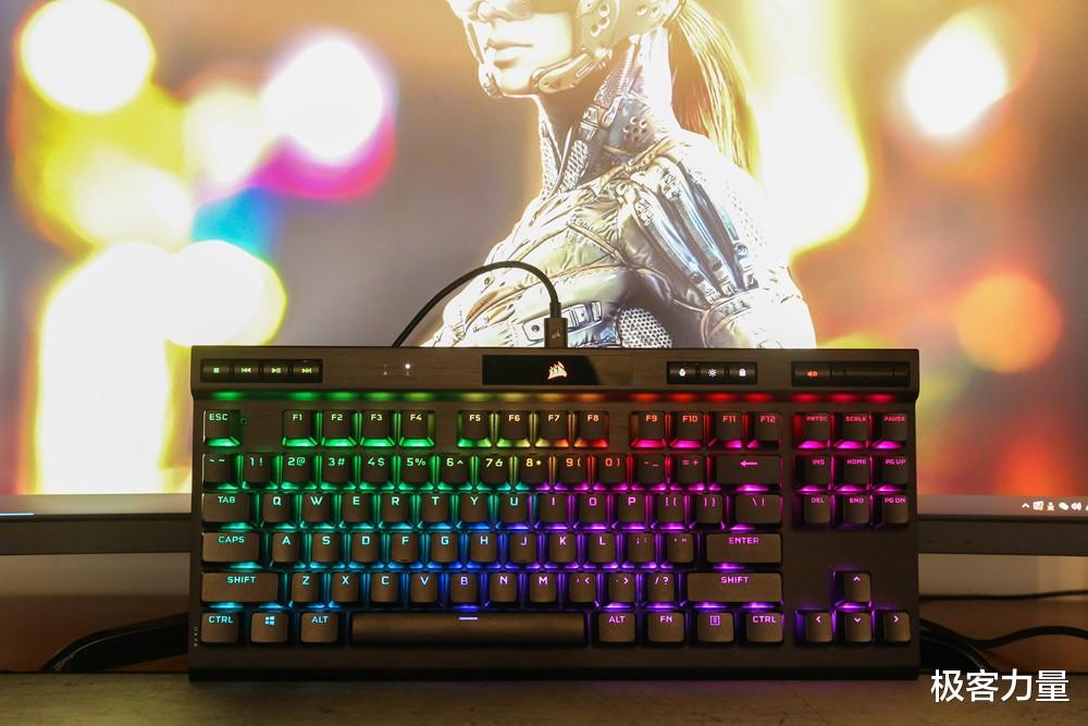 大猩猩|高玩必备：兼顾手感体验和性能水准，海盗船K70 TKL光轴版首发体验