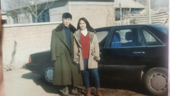 苹果|当年我妈这个打扮挺潮的，网友：你爸的苹果耳机也不错，整挺好