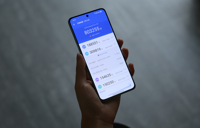 oppo reno|Reno系列史上最薄机身!Reno8 Pro+上手轻盈,记录夜色无压力