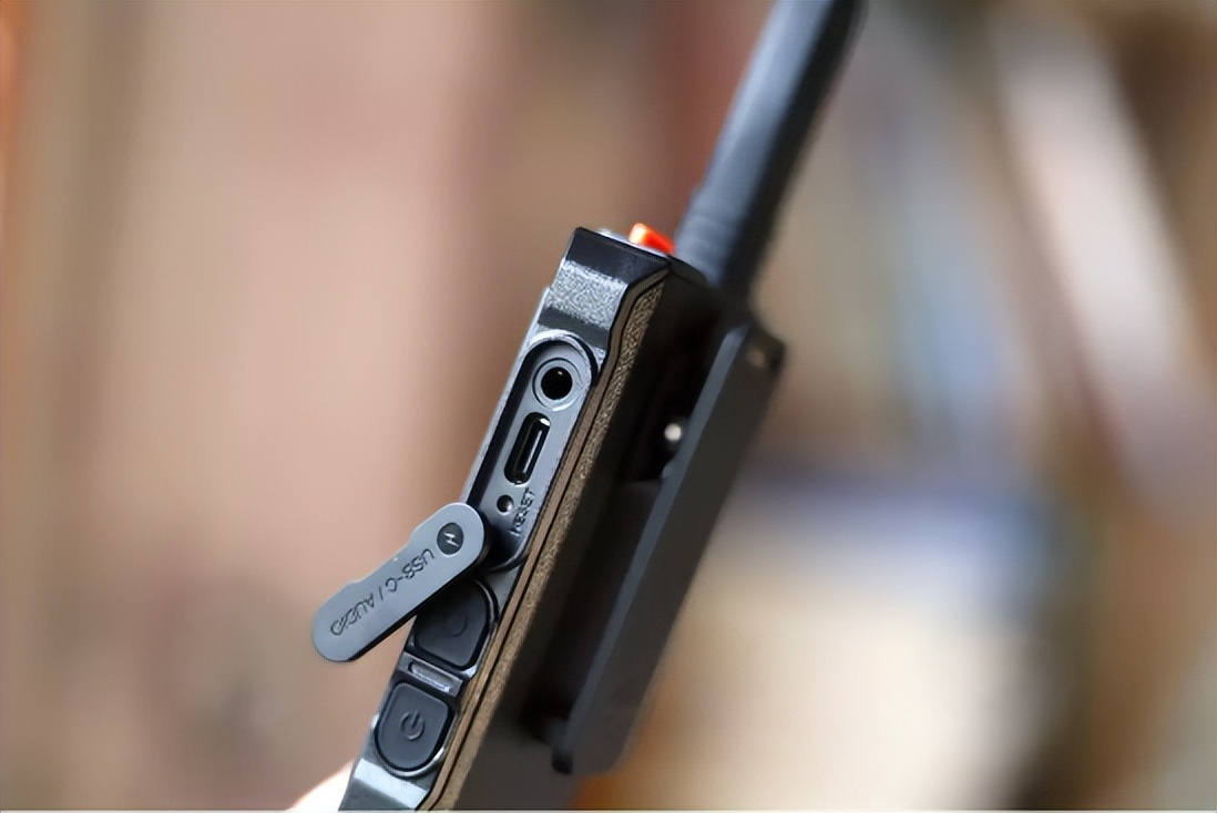 对讲机|超轻薄易携带，还支持蓝牙，小米有品上架极蜂对讲机A306