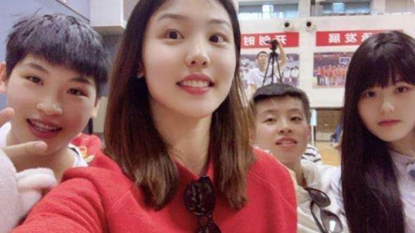 塞尔维亚队|晚上20时，女篮塞尔维亚万里报喜讯，美媒感叹：中国力量太强大