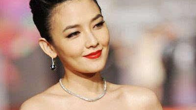 范晓萱|那个打舌钉、剃寸头、称“子宫可以不要”的范晓萱，如今后悔吗？