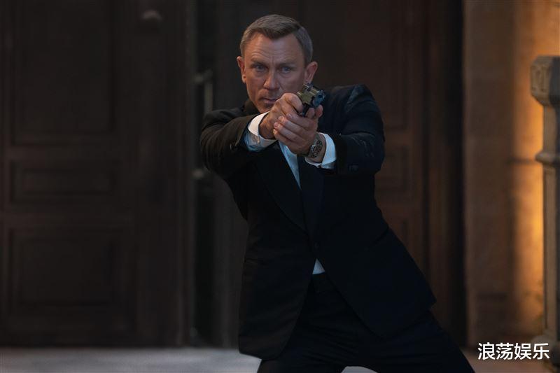 电影中的007死了，政府却真的替007建墓碑！伫立小岛悬崖边　网：可替他上香