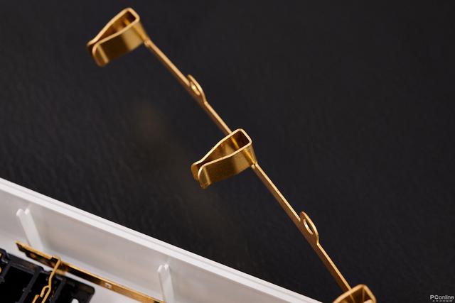 |插拔电源线变得更轻松,航嘉单手智控插座图赏